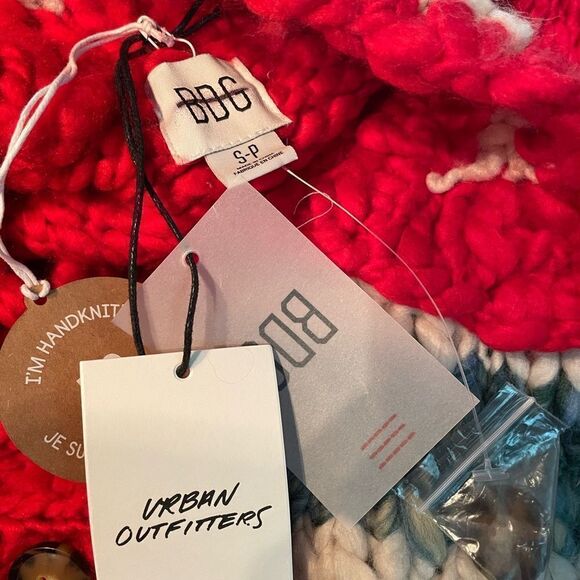 NWT BDG Kinley Chunky knit cropped cardigan size S 
Retail $148
C1 - Picture 11 of 14